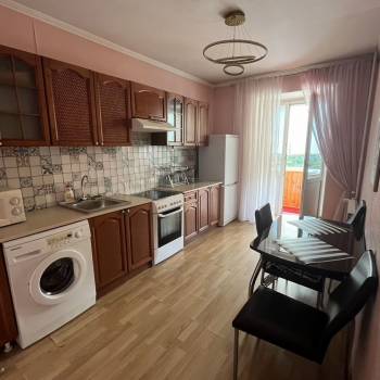 Сдается 1-комнатная квартира, 42 м²