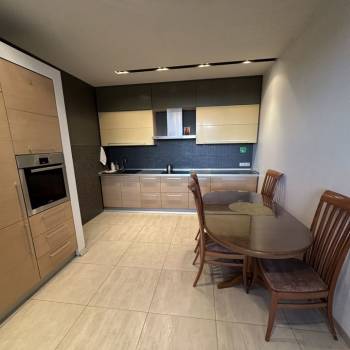 Сдается 2-х комнатная квартира, 90 м²