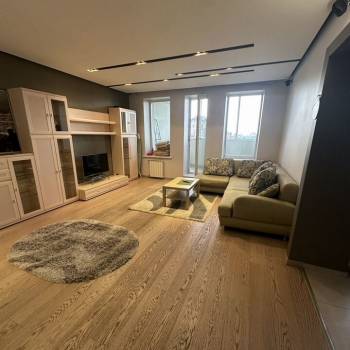 Сдается 2-х комнатная квартира, 90 м²