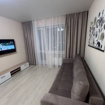 Сдается 1-комнатная квартира, 50 м²