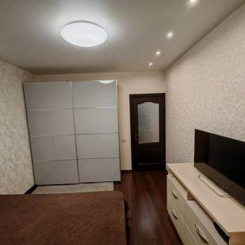 Сдается Многокомнатная квартира, 90 м²