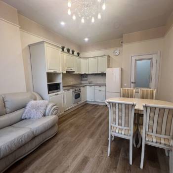 Продается 1-комнатная квартира, 50,2 м²