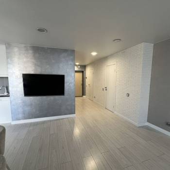 Сдается 1-комнатная квартира, 56 м²