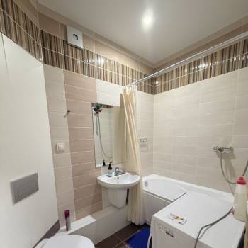 Сдается 1-комнатная квартира, 42 м²