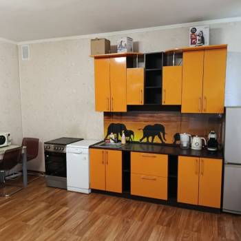 Сдается 1-комнатная квартира, 81,2 м²