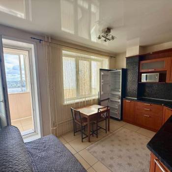 Сдается 1-комнатная квартира, 42 м²