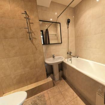 Сдается 1-комнатная квартира, 65 м²