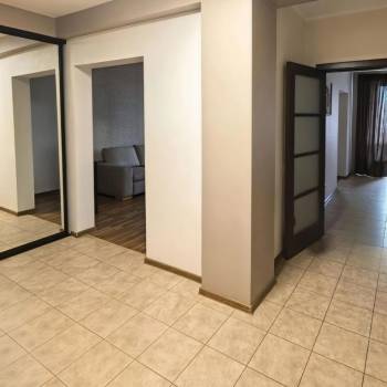 Сдается 1-комнатная квартира, 65 м²