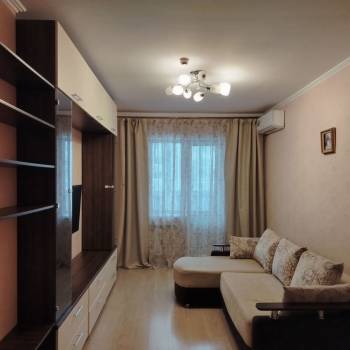 Сдается 1-комнатная квартира, 49 м²