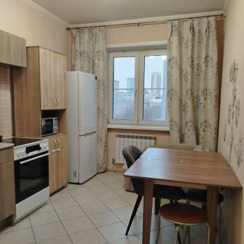 Сдается 1-комнатная квартира, 49 м²