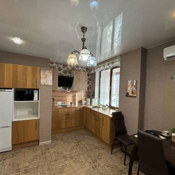 Сдается 1-комнатная квартира, 56 м²