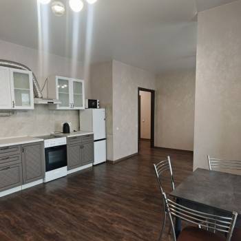 Сдается 2-х комнатная квартира, 77 м²