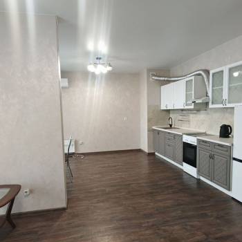 Сдается 2-х комнатная квартира, 77 м²