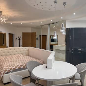 Сдается 1-комнатная квартира, 52 м²