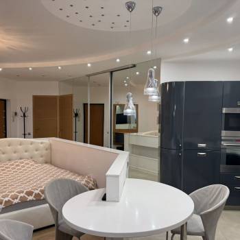 Сдается 1-комнатная квартира, 52 м²