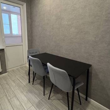 Продается 1-комнатная квартира, 37 м²