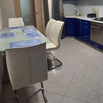 Продается 1-комнатная квартира, 72,8 м²