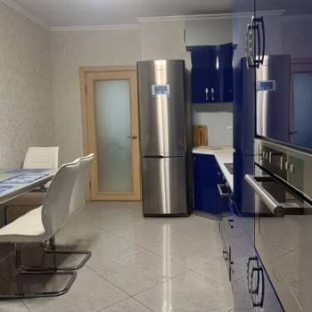 Продается 1-комнатная квартира, 72,8 м²