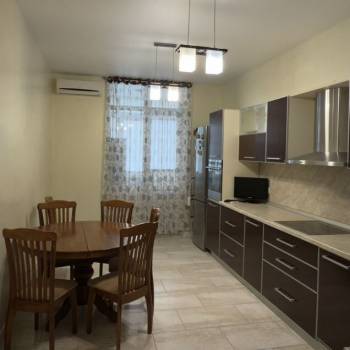 Сдается 2-х комнатная квартира, 100 м²