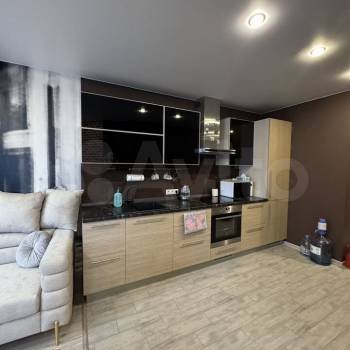 Продается 1-комнатная квартира, 53 м²