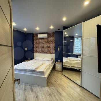 Продается 1-комнатная квартира, 53 м²