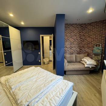 Продается 1-комнатная квартира, 53 м²