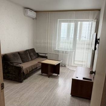 Сдается 1-комнатная квартира, 38 м²