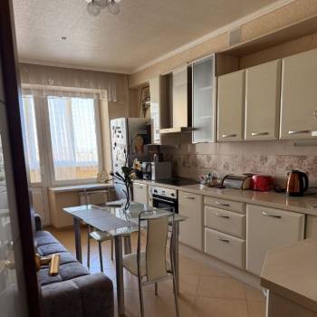 Продается 2-х комнатная квартира, 77 м²