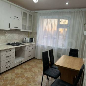Сдается Многокомнатная квартира, 64 м²