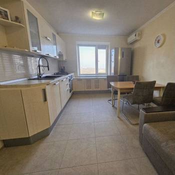 Продается 1-комнатная квартира, 73 м²