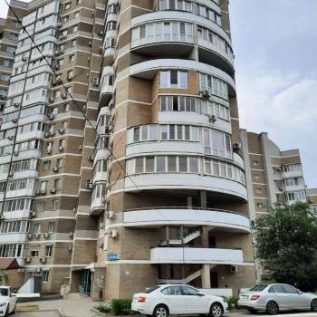 Сдается 1-комнатная квартира, 83 м²