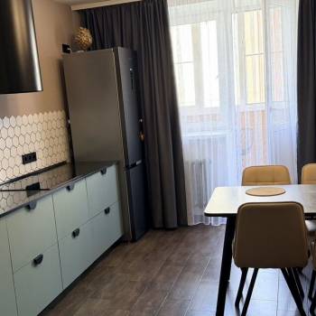 Сдается 2-х комнатная квартира, 97 м²