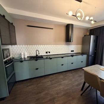 Сдается 2-х комнатная квартира, 97 м²