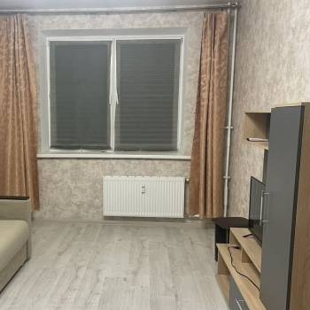 Сдается 1-комнатная квартира, 37 м²