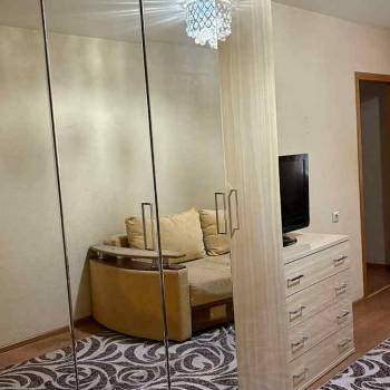 Сдается 1-комнатная квартира, 56 м²