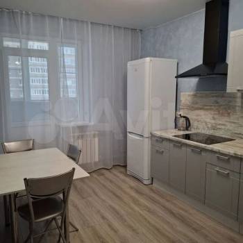 Сдается 1-комнатная квартира, 39 м²