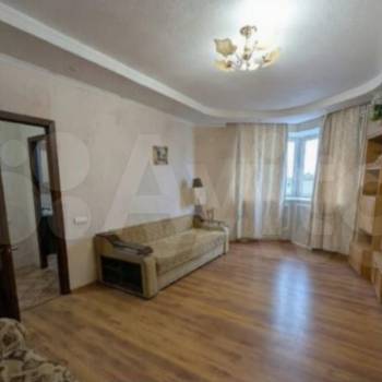 Продается 1-комнатная квартира, 42 м²