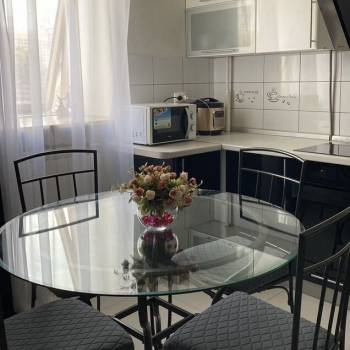 Сдается 1-комнатная квартира, 49,4 м²