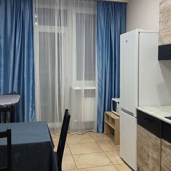 Сдается 1-комнатная квартира, 40 м²