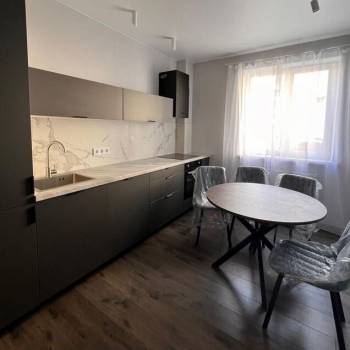 Сдается 2-х комнатная квартира, 78 м²