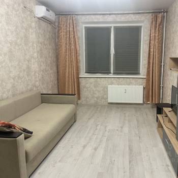 Сдается 1-комнатная квартира, 38 м²