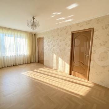 Продается 1-комнатная квартира, 63,6 м²