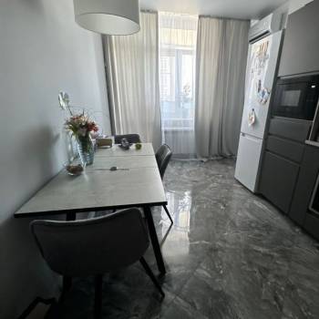 Сдается 2-х комнатная квартира, 80 м²