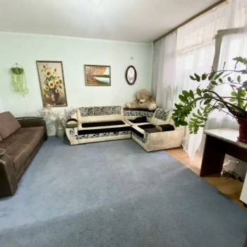 Продается 1-комнатная квартира, 80,8 м²