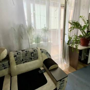 Продается 1-комнатная квартира, 80,8 м²