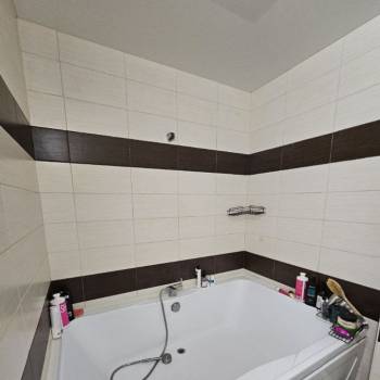 Продается 1-комнатная квартира, 46 м²
