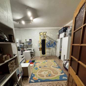 Продается Многокомнатная квартира, 100 м²