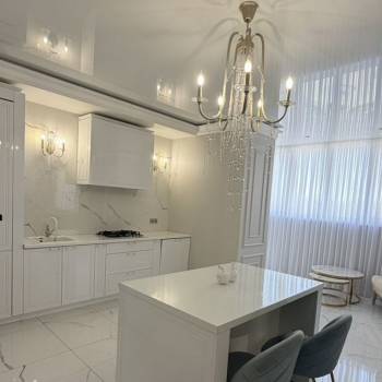 Продается 3-х комнатная квартира, 830 м²
