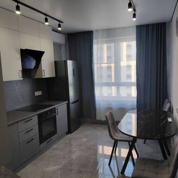 Сдается 2-х комнатная квартира, 77 м²