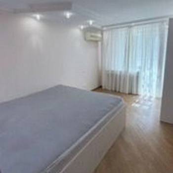 Сдается 2-х комнатная квартира, 90 м²